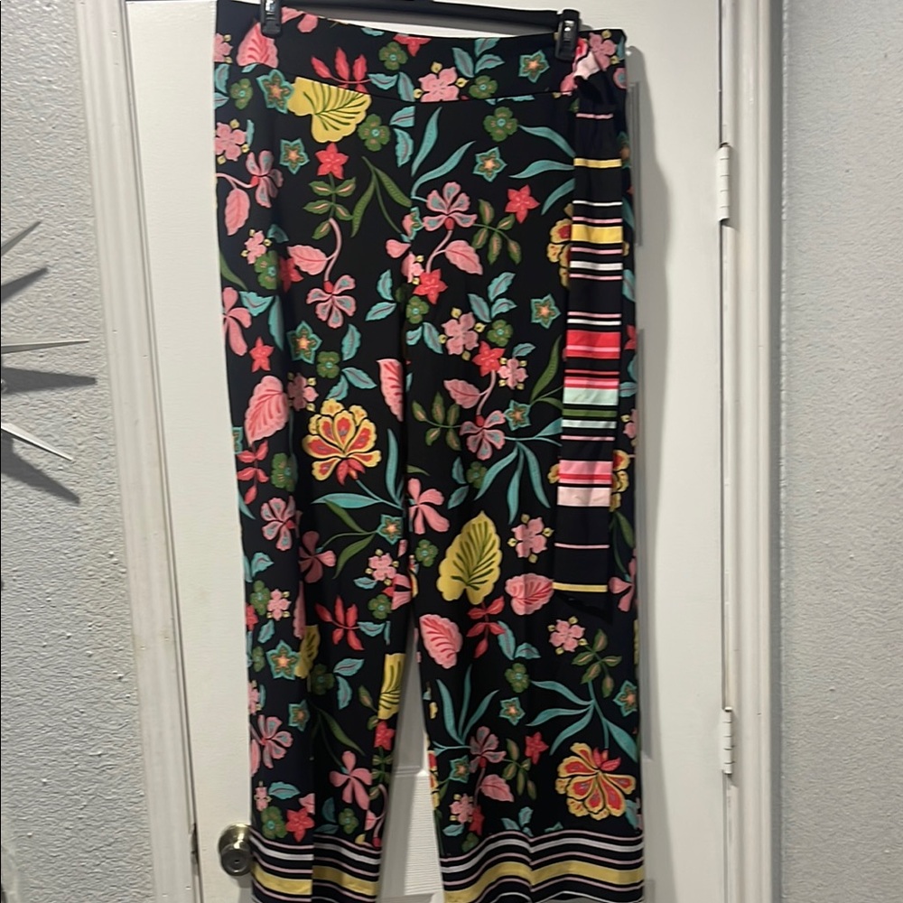 New York and Company Floral Black Women's Pants